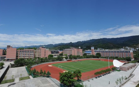 哈尔滨职工医学院2022年卫校学费一年多少钱