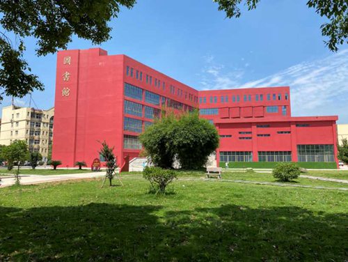 新疆维吾尔医学专科学校2022年卫校学费多少