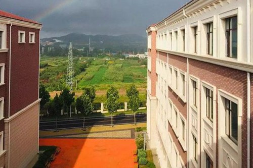 河北邢台医学高等专科学校2022年卫校学费一年大概多少