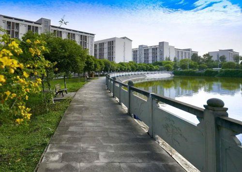 保定汽车学院3+2五年制大专分数线